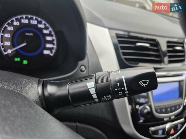 Серый Хендай Акцент, объемом двигателя 1.6 л и пробегом 90 тыс. км за 9650 $, фото 37 на Automoto.ua