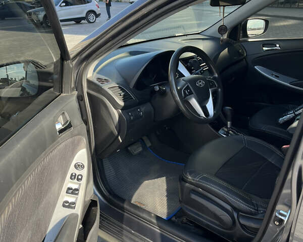 Сірий Хендай Акцент, об'ємом двигуна 1.4 л та пробігом 166 тис. км за 7900 $, фото 9 на Automoto.ua