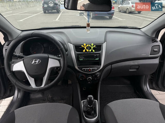 Серый Хендай Акцент, объемом двигателя 1.4 л и пробегом 230 тыс. км за 6500 $, фото 30 на Automoto.ua