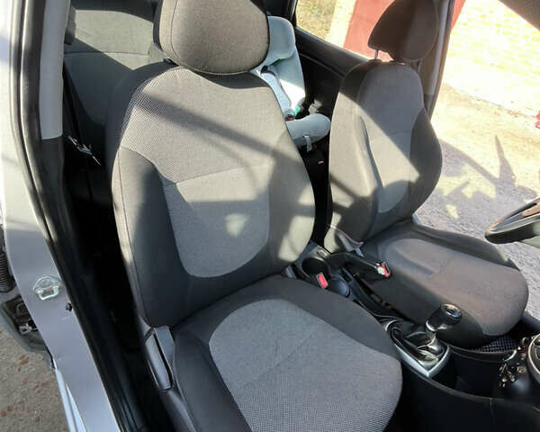 Сірий Хендай Акцент, об'ємом двигуна 1.4 л та пробігом 251 тис. км за 6200 $, фото 18 на Automoto.ua