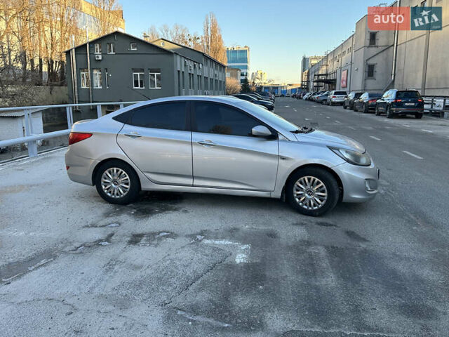 Серый Хендай Акцент, объемом двигателя 1.4 л и пробегом 250 тыс. км за 4950 $, фото 2 на Automoto.ua