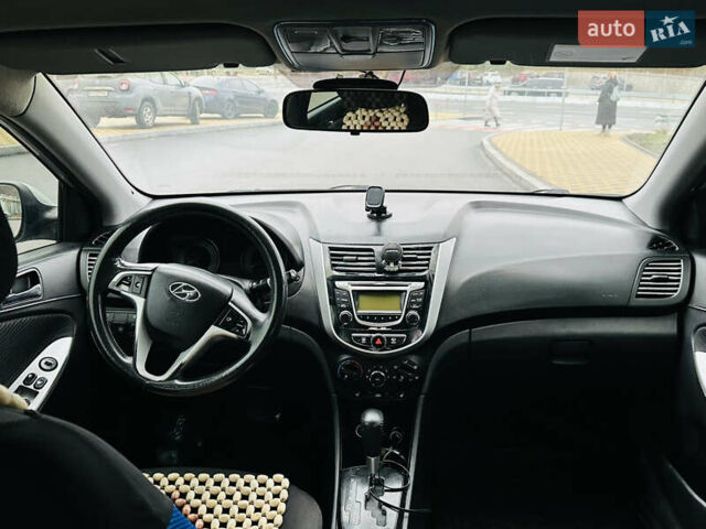 Серый Хендай Акцент, объемом двигателя 1.4 л и пробегом 250 тыс. км за 5400 $, фото 9 на Automoto.ua
