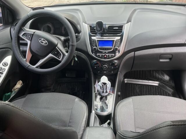 Сірий Хендай Акцент, об'ємом двигуна 1.4 л та пробігом 155 тис. км за 9000 $, фото 4 на Automoto.ua