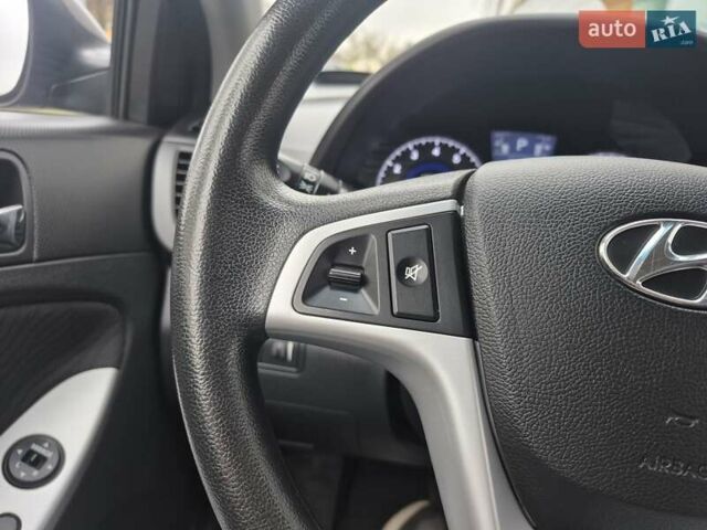 Серый Хендай Акцент, объемом двигателя 1.6 л и пробегом 90 тыс. км за 9650 $, фото 39 на Automoto.ua