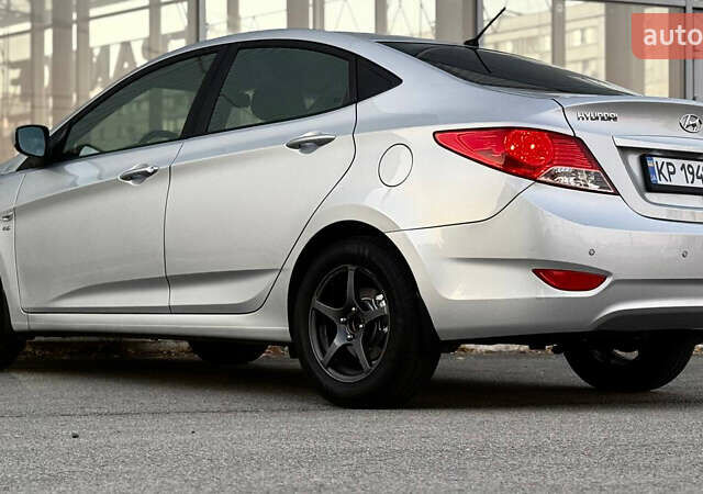Серый Хендай Акцент, объемом двигателя 1.6 л и пробегом 124 тыс. км за 8500 $, фото 9 на Automoto.ua