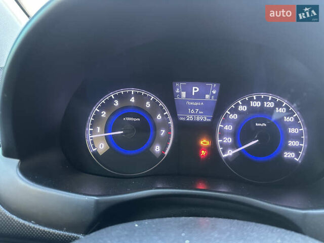 Серый Хендай Акцент, объемом двигателя 1.4 л и пробегом 250 тыс. км за 4950 $, фото 9 на Automoto.ua