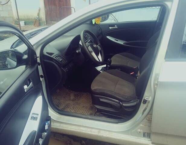 Серый Хендай Акцент, объемом двигателя 1.4 л и пробегом 173 тыс. км за 6500 $, фото 5 на Automoto.ua