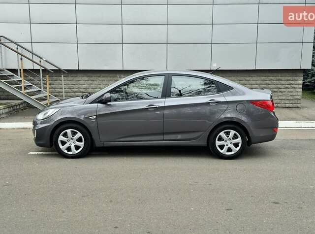 Серый Хендай Акцент, объемом двигателя 1.6 л и пробегом 90 тыс. км за 9650 $, фото 3 на Automoto.ua