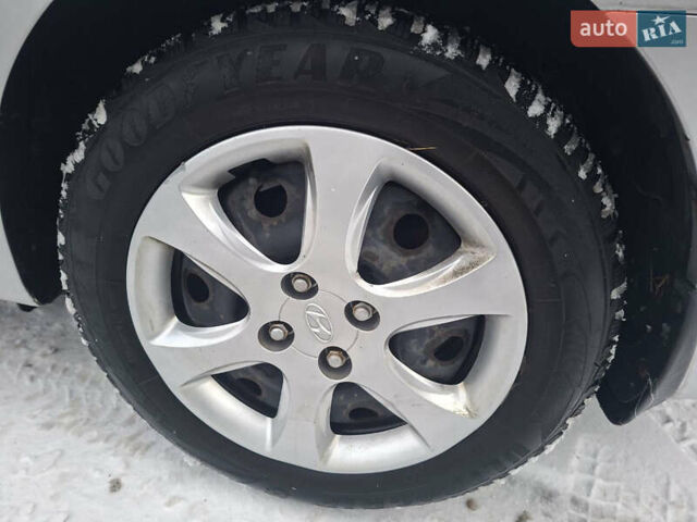 Сірий Хендай Акцент, об'ємом двигуна 1.6 л та пробігом 37 тис. км за 9650 $, фото 74 на Automoto.ua