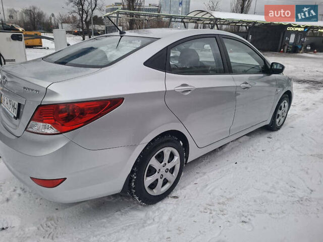 Сірий Хендай Акцент, об'ємом двигуна 1.6 л та пробігом 37 тис. км за 9650 $, фото 4 на Automoto.ua