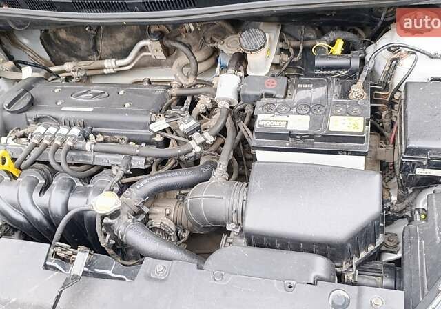 Серый Хендай Акцент, объемом двигателя 1.6 л и пробегом 152 тыс. км за 7300 $, фото 9 на Automoto.ua