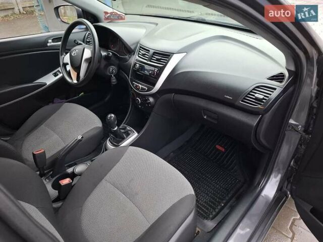 Сірий Хендай Акцент, об'ємом двигуна 1.4 л та пробігом 133 тис. км за 6500 $, фото 3 на Automoto.ua