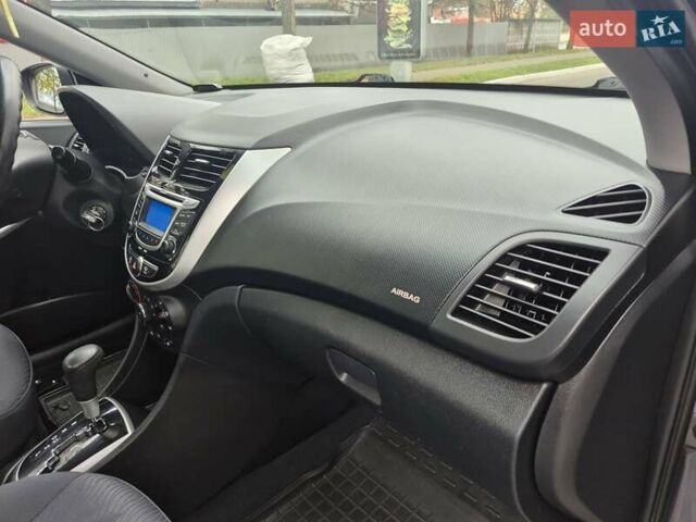 Серый Хендай Акцент, объемом двигателя 1.6 л и пробегом 90 тыс. км за 9650 $, фото 50 на Automoto.ua