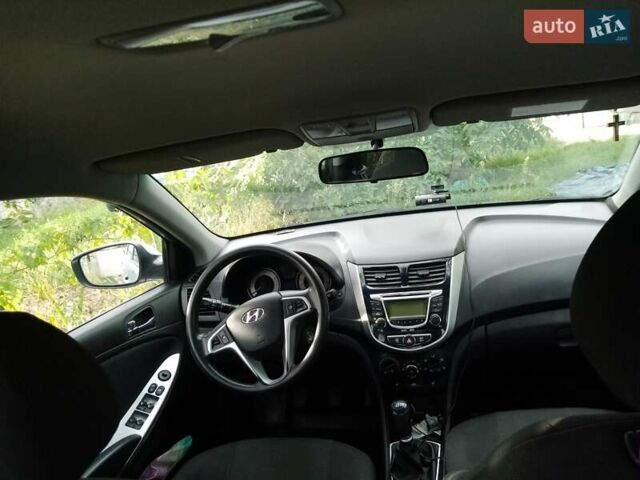 Серый Хендай Акцент, объемом двигателя 1.4 л и пробегом 175 тыс. км за 6300 $, фото 1 на Automoto.ua