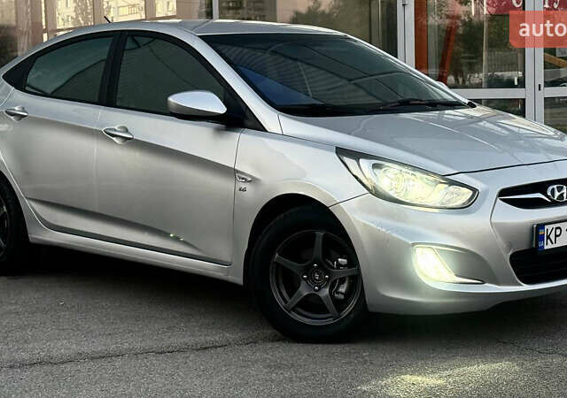 Серый Хендай Акцент, объемом двигателя 1.6 л и пробегом 124 тыс. км за 8500 $, фото 1 на Automoto.ua