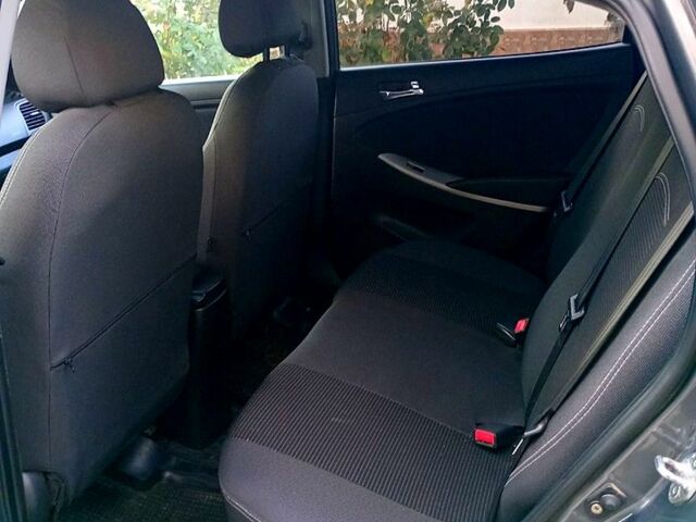 Сірий Хендай Акцент, об'ємом двигуна 1.4 л та пробігом 0 тис. км за 7000 $, фото 2 на Automoto.ua