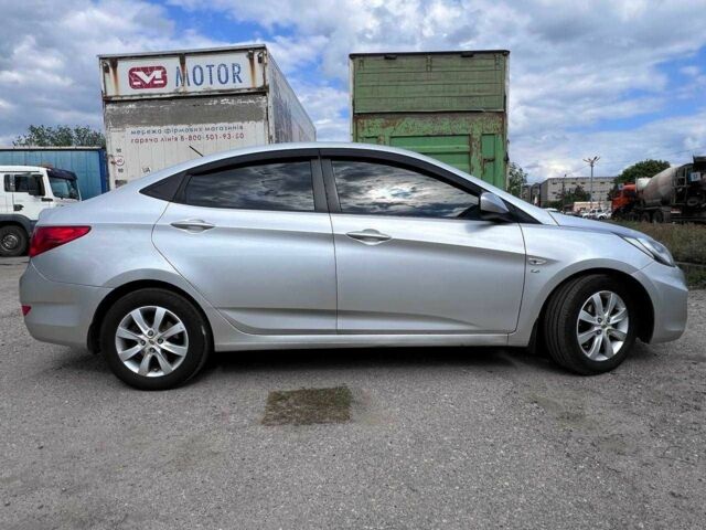 Серый Хендай Акцент, объемом двигателя 1.6 л и пробегом 212 тыс. км за 6600 $, фото 5 на Automoto.ua