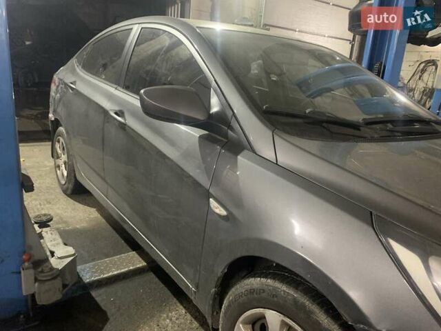 Серый Хендай Акцент, объемом двигателя 1.4 л и пробегом 157 тыс. км за 4777 $, фото 1 на Automoto.ua