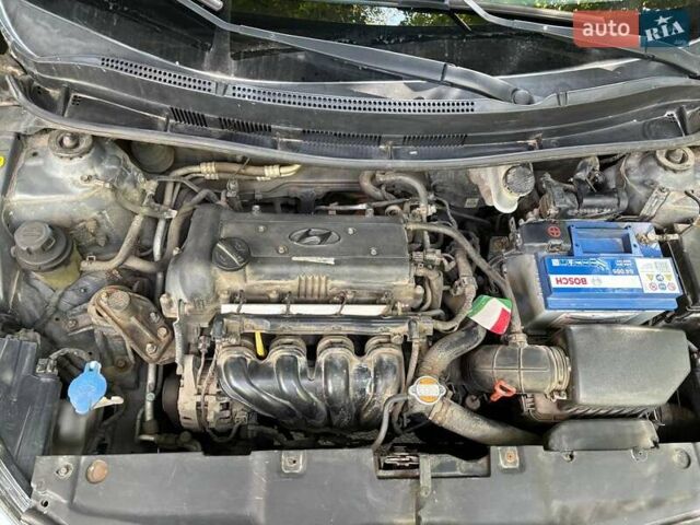 Серый Хендай Акцент, объемом двигателя 1.6 л и пробегом 105 тыс. км за 8300 $, фото 22 на Automoto.ua