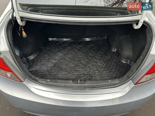 Серый Хендай Акцент, объемом двигателя 1.4 л и пробегом 250 тыс. км за 5400 $, фото 11 на Automoto.ua