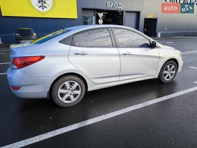 Серый Хендай Акцент, объемом двигателя 1.6 л и пробегом 152 тыс. км за 7699 $, фото 9 на Automoto.ua