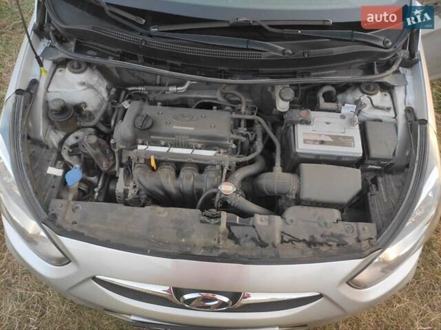 Серый Хендай Акцент, объемом двигателя 1.4 л и пробегом 105 тыс. км за 7600 $, фото 9 на Automoto.ua
