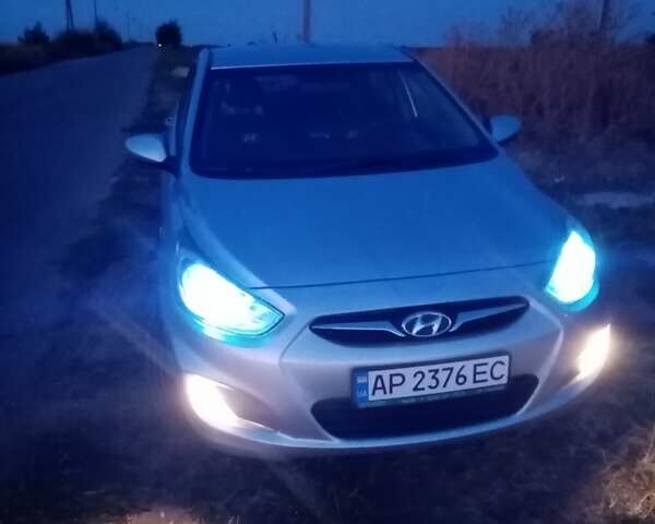 Серый Хендай Акцент, объемом двигателя 1.4 л и пробегом 175 тыс. км за 6300 $, фото 5 на Automoto.ua
