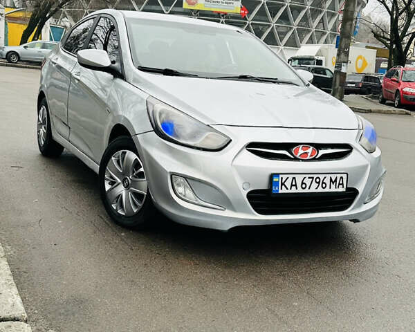 Хендай Акцент 2012 в Киеве на Automoto.ua Серый Хендай Акцент, объемом двигателя 1.4 л и пробегом 250 тыс. км за 5600 $, фото 1 на Automoto.ua