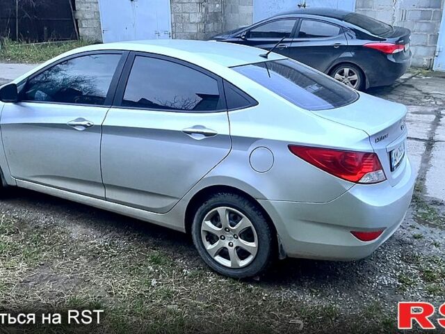 Серый Хендай Акцент, объемом двигателя 1.4 л и пробегом 191 тыс. км за 6600 $, фото 3 на Automoto.ua