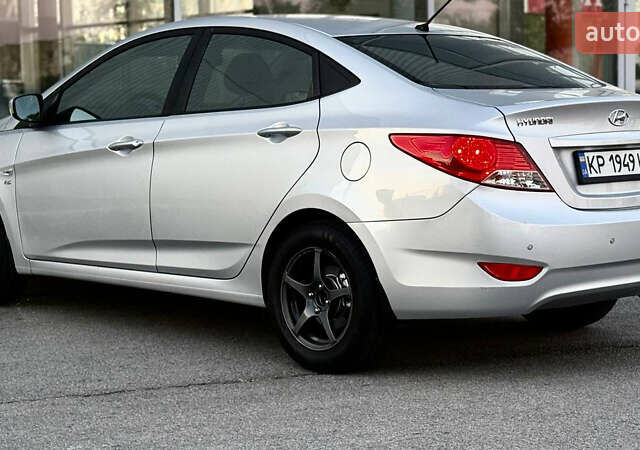 Серый Хендай Акцент, объемом двигателя 1.6 л и пробегом 124 тыс. км за 8500 $, фото 8 на Automoto.ua