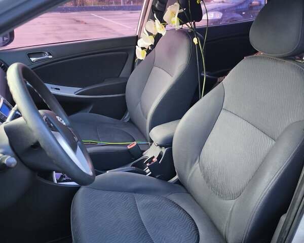 Серый Хендай Акцент, объемом двигателя 1.6 л и пробегом 152 тыс. км за 7699 $, фото 18 на Automoto.ua