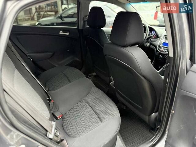Серый Хендай Акцент, объемом двигателя 1.4 л и пробегом 201 тыс. км за 4950 $, фото 6 на Automoto.ua