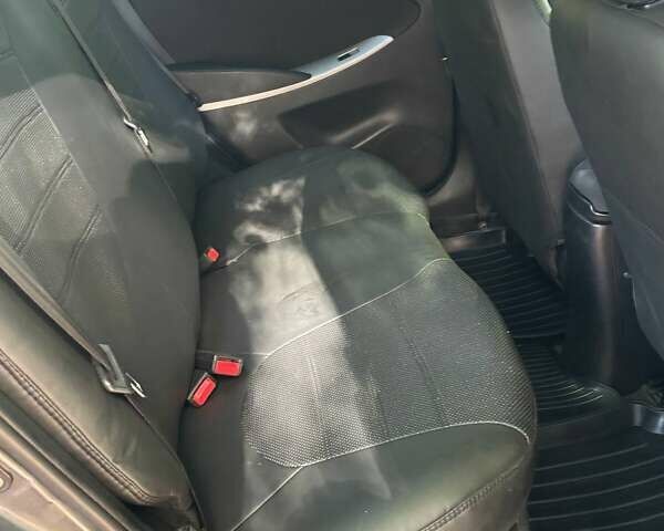 Серый Хендай Акцент, объемом двигателя 1.6 л и пробегом 105 тыс. км за 8300 $, фото 12 на Automoto.ua