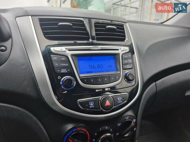 Серый Хендай Акцент, объемом двигателя 1.6 л и пробегом 90 тыс. км за 9650 $, фото 33 на Automoto.ua