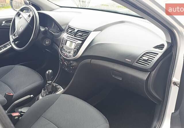 Серый Хендай Акцент, объемом двигателя 1.6 л и пробегом 152 тыс. км за 7300 $, фото 7 на Automoto.ua