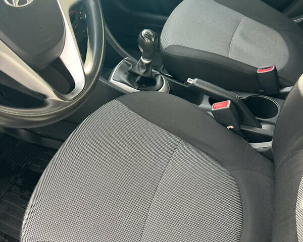 Хендай Акцент 2012 в Харькове на Automoto.ua Серый Хендай Акцент, объемом двигателя 1.4 л и пробегом 235 тыс. км за 5850 $, фото 15 на Automoto.ua