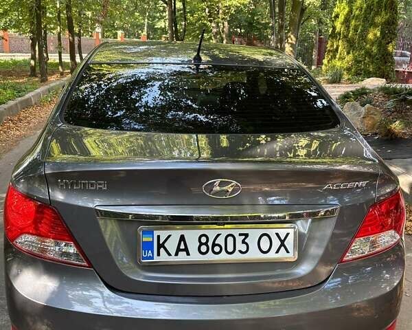 Серый Хендай Акцент, объемом двигателя 1.6 л и пробегом 105 тыс. км за 8300 $, фото 6 на Automoto.ua