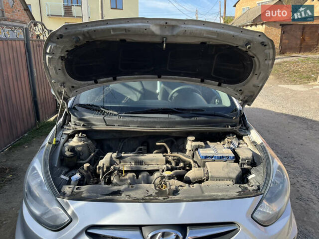 Сірий Хендай Акцент, об'ємом двигуна 1.4 л та пробігом 251 тис. км за 6200 $, фото 24 на Automoto.ua
