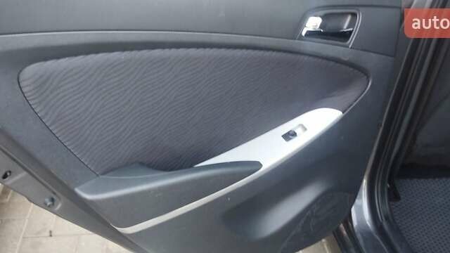 Сірий Хендай Акцент, об'ємом двигуна 1.6 л та пробігом 138 тис. км за 7700 $, фото 3 на Automoto.ua