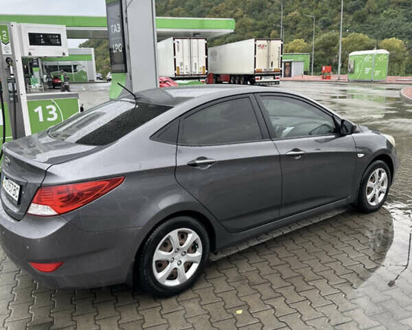 Серый Хендай Акцент, объемом двигателя 1.6 л и пробегом 104 тыс. км за 8300 $, фото 3 на Automoto.ua