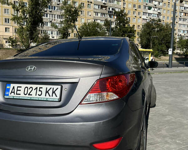Сірий Хендай Акцент, об'ємом двигуна 1.4 л та пробігом 166 тис. км за 7900 $, фото 4 на Automoto.ua