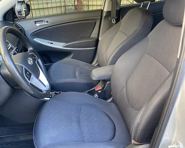 Серый Хендай Акцент, объемом двигателя 1.4 л и пробегом 128 тыс. км за 7990 $, фото 15 на Automoto.ua