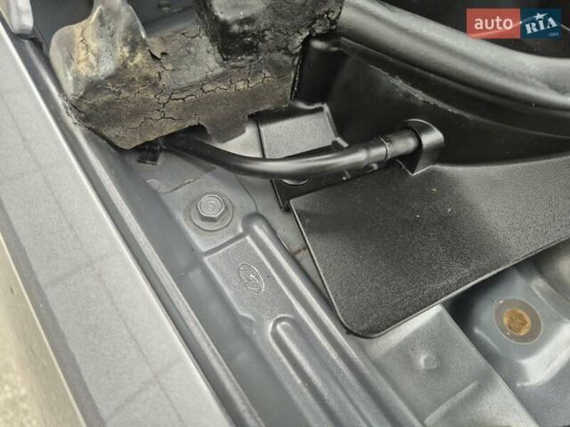 Серый Хендай Акцент, объемом двигателя 1.6 л и пробегом 90 тыс. км за 9650 $, фото 65 на Automoto.ua