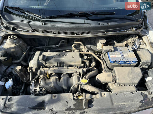 Сірий Хендай Акцент, об'ємом двигуна 1.4 л та пробігом 251 тис. км за 6200 $, фото 23 на Automoto.ua