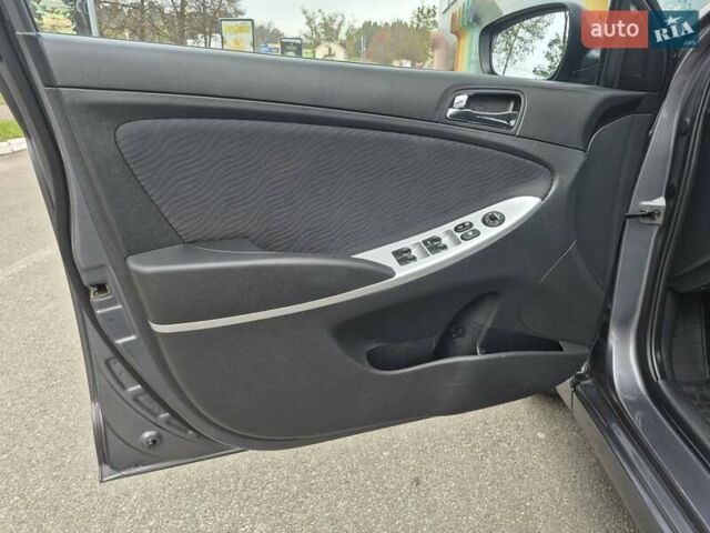 Серый Хендай Акцент, объемом двигателя 1.6 л и пробегом 90 тыс. км за 9650 $, фото 42 на Automoto.ua