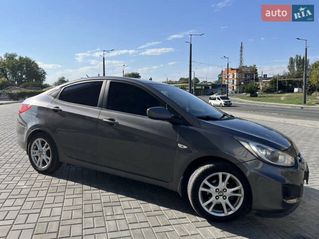Сірий Хендай Акцент, об'ємом двигуна 1.4 л та пробігом 166 тис. км за 7900 $, фото 5 на Automoto.ua