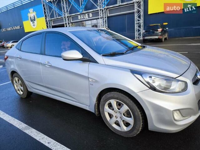 Серый Хендай Акцент, объемом двигателя 1.6 л и пробегом 152 тыс. км за 7699 $, фото 10 на Automoto.ua