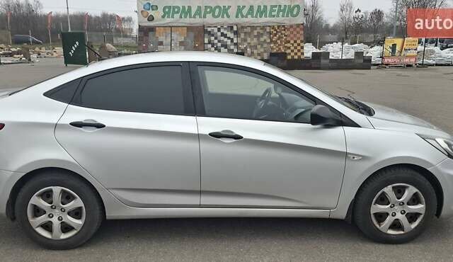 Серый Хендай Акцент, объемом двигателя 1.4 л и пробегом 220 тыс. км за 7000 $, фото 2 на Automoto.ua
