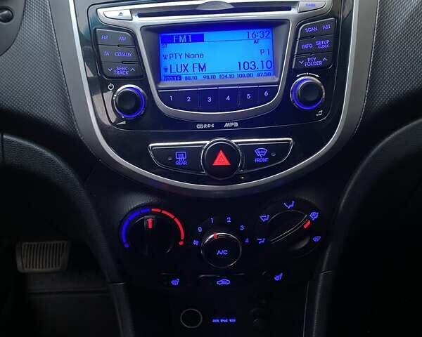 Серый Хендай Акцент, объемом двигателя 1.4 л и пробегом 128 тыс. км за 7990 $, фото 14 на Automoto.ua