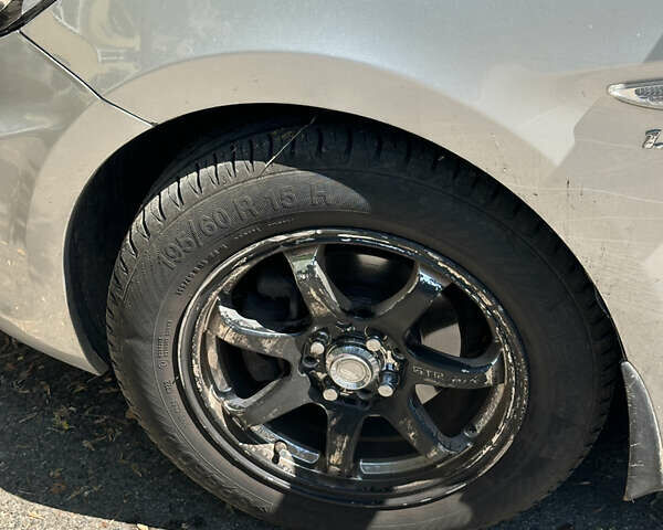 Серый Хендай Акцент, объемом двигателя 1.6 л и пробегом 195 тыс. км за 7500 $, фото 6 на Automoto.ua